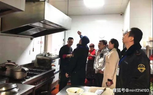 安徽銅陵銅官區(qū) 全面推進(jìn)餐飲油煙整治工作 梁麗敏商業(yè)清洗設(shè)備廠